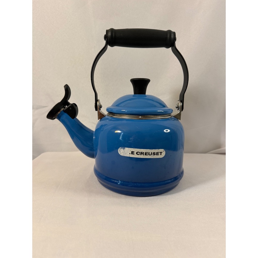 Le Creuset Marseille Blue Enamel on Steel Whistling Tea Kettle 1.1L 1.25Qt
